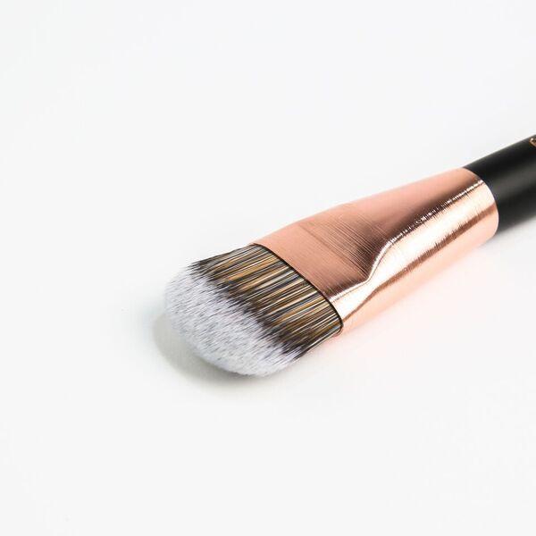 RG201 FOUNDATION BRUSH